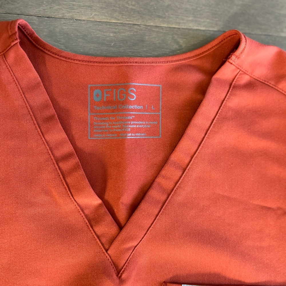 Figs Rust Scrub Top
